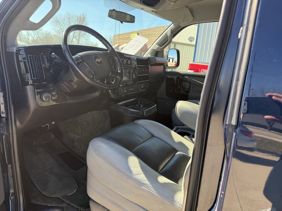 Used 2017 Chevrolet Express 2500 image 11
