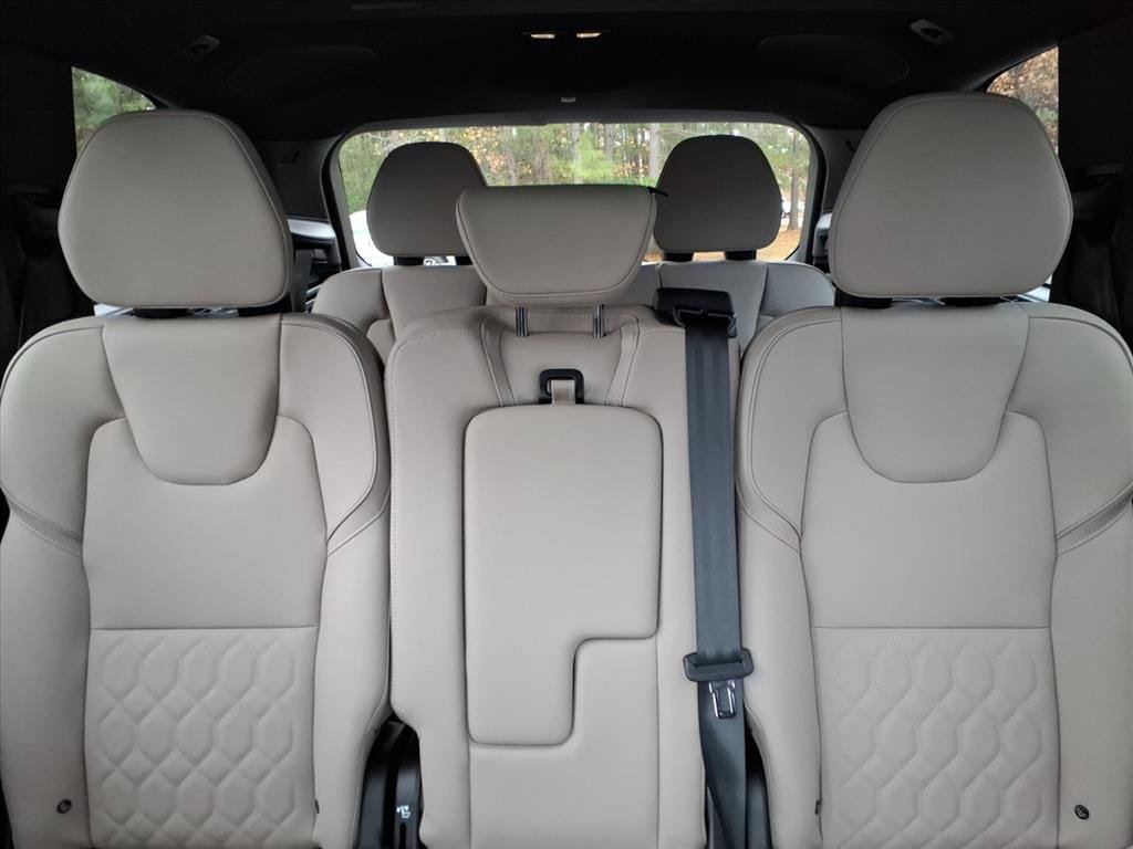 New 2026 Volvo XC90 B6 Plus w/ Protection Package Premier AWD/4WD image 18