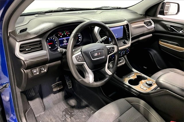 Used 2023 GMC Acadia SLE image 17