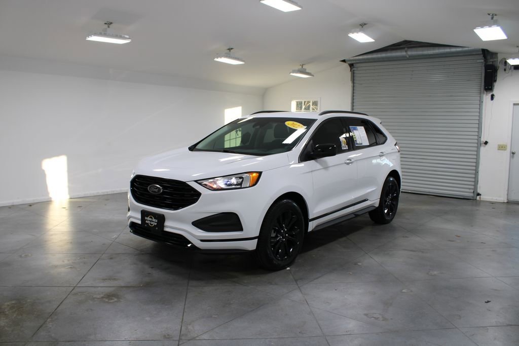 Used 2022 Ford Edge SE w/ Black Appearance Package image 4