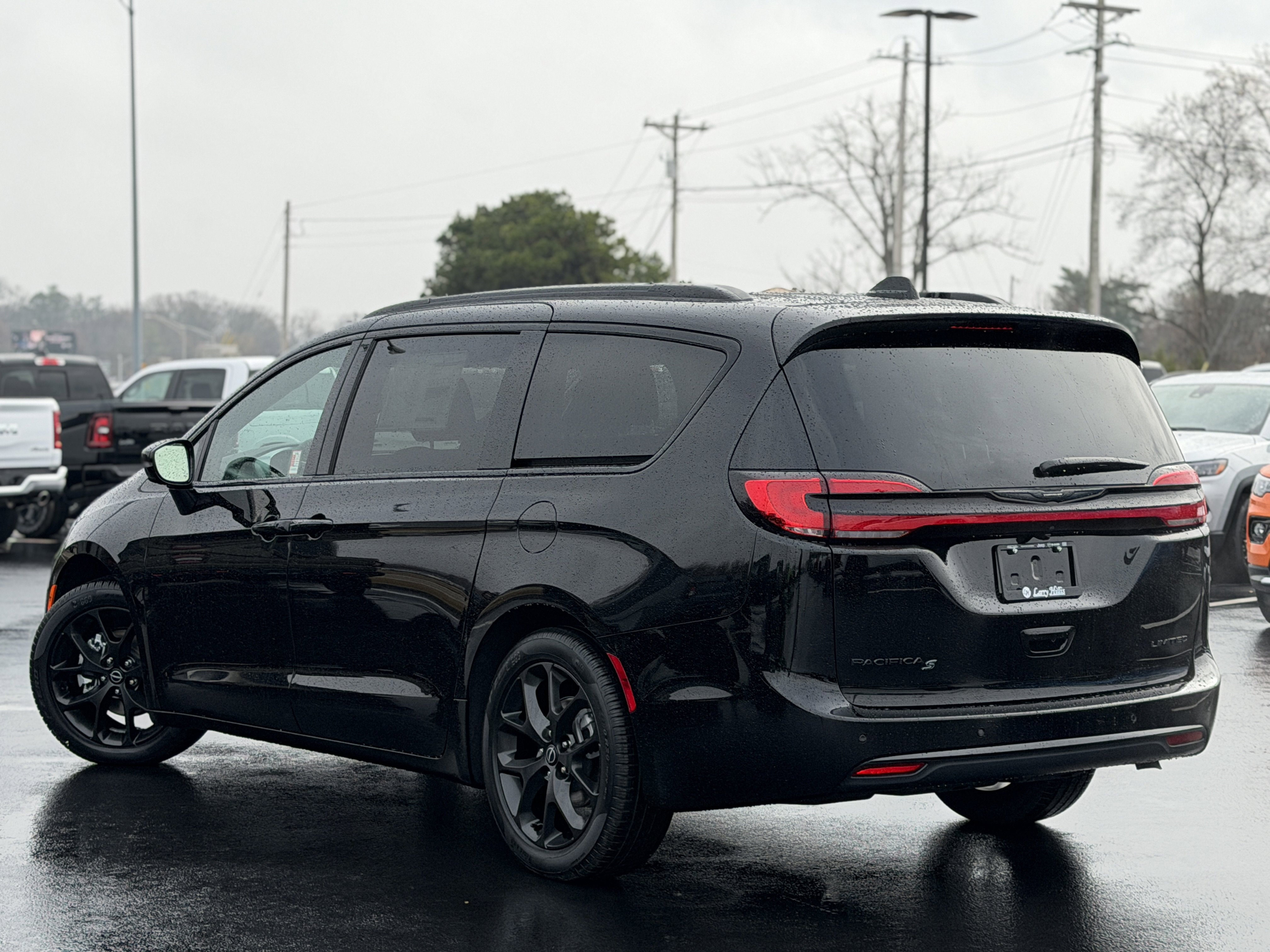 New 2026 Chrysler Pacifica Limited w/ Uconnect Theater Family Group image 8