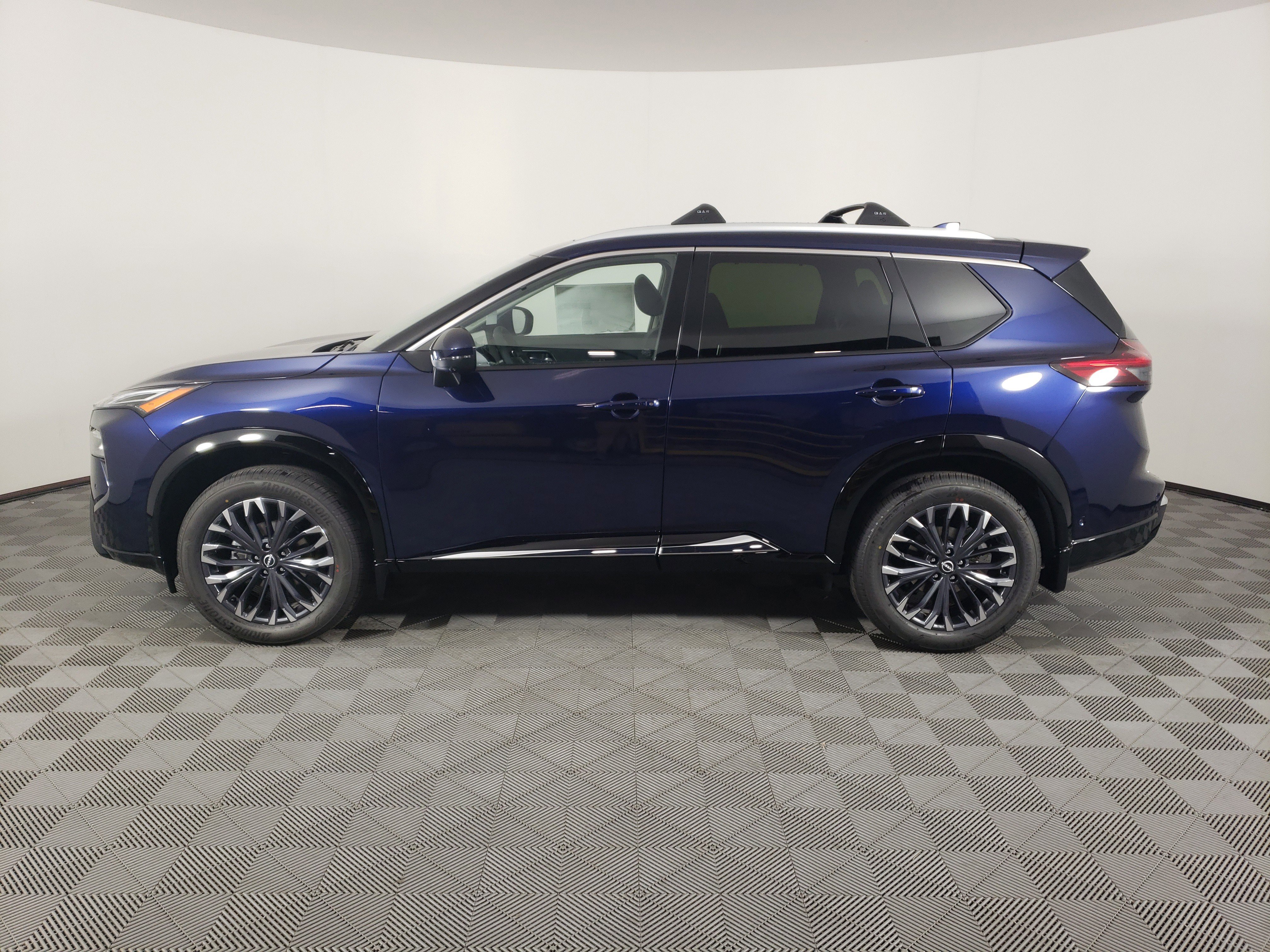 New 2026 Nissan Rogue Platinum image 3