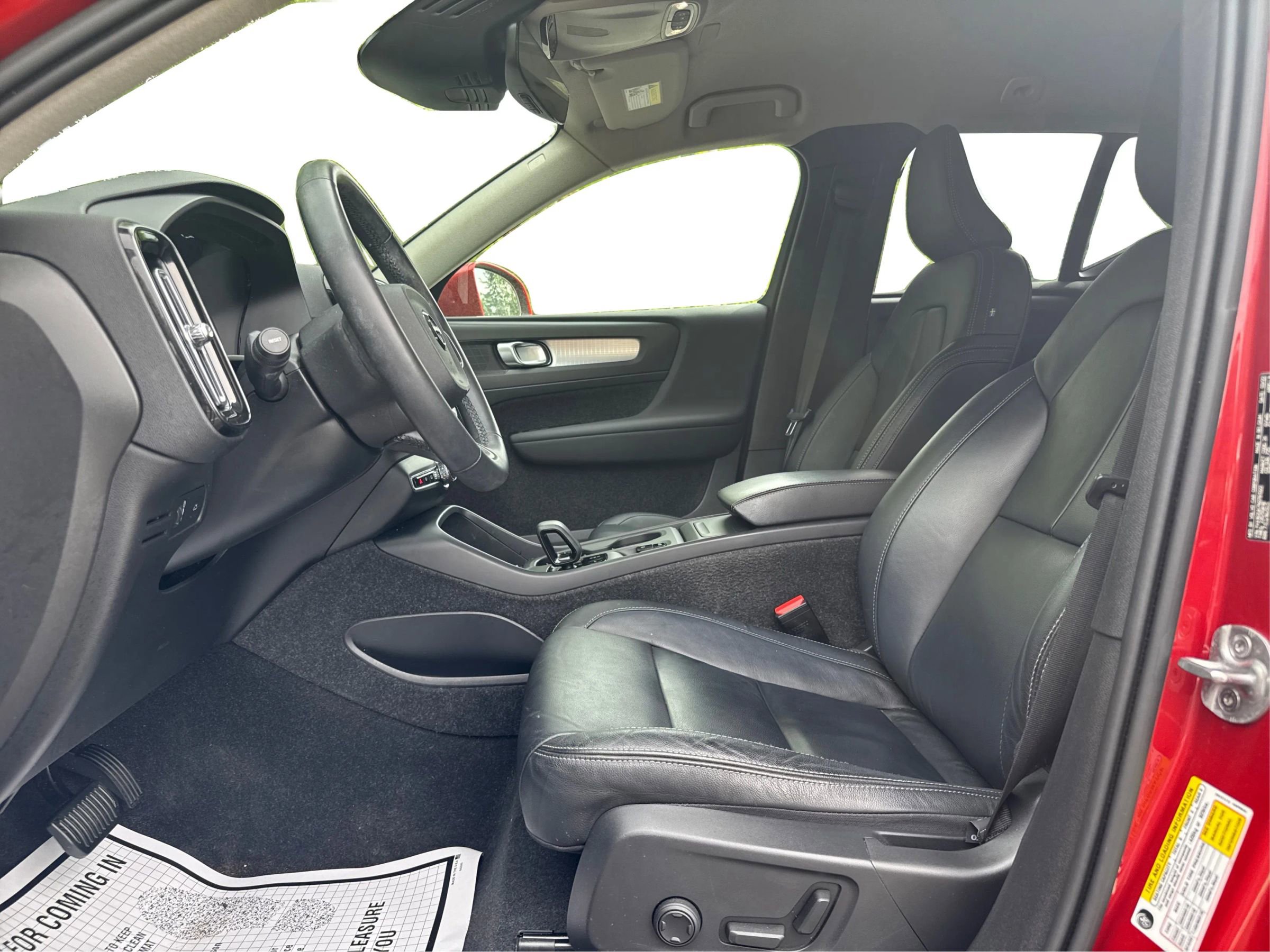 Used 2022 Volvo XC40 T5 Momentum AWD/4WD image 11
