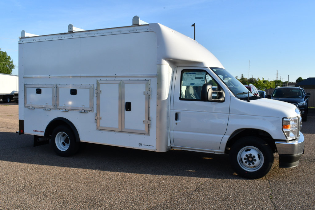 New 2027 Ford E-350 and Econoline 350 Super Duty w/ Power Equipment Group RWD image 5