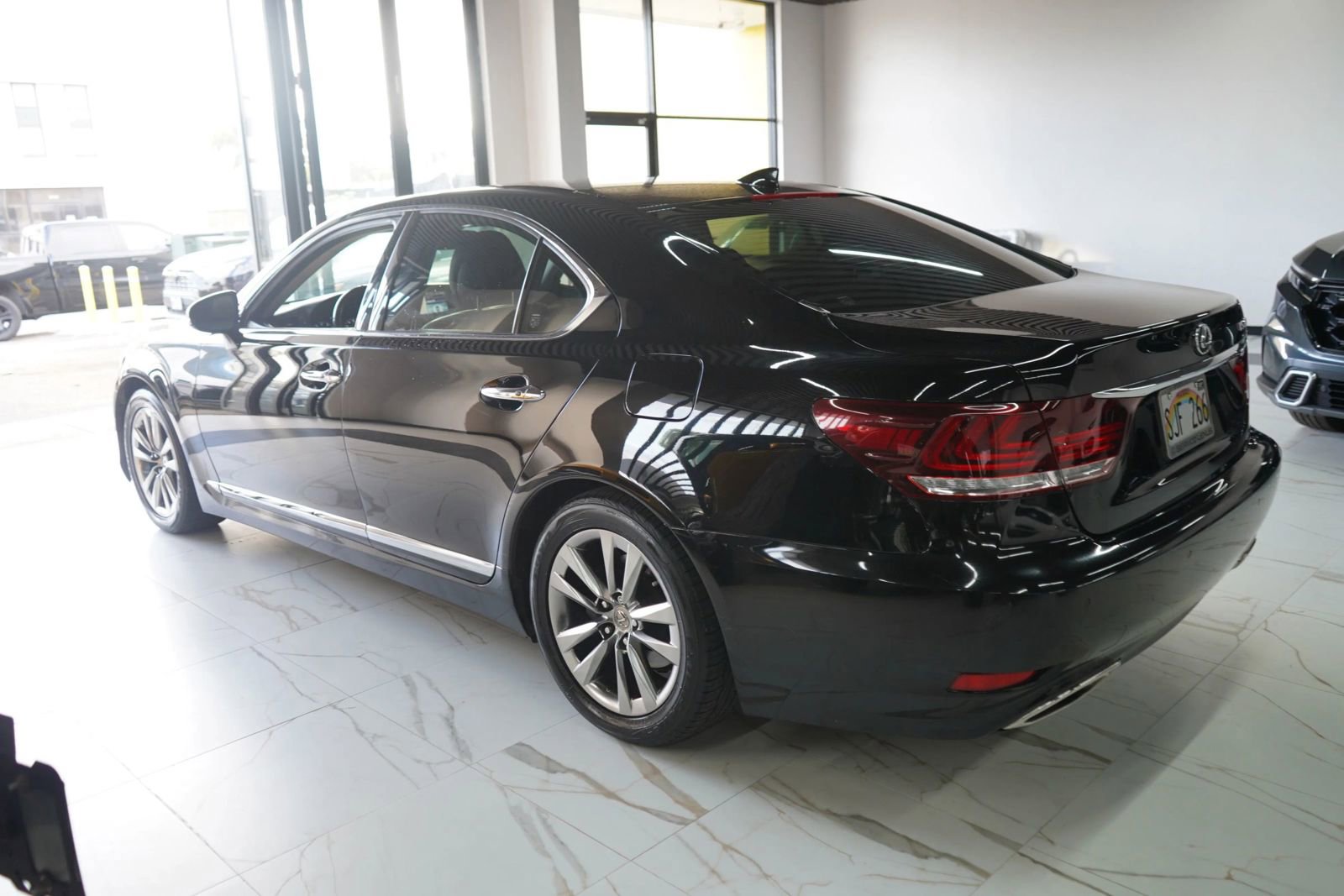 Used 2014 Lexus LS 460 RWD image 21