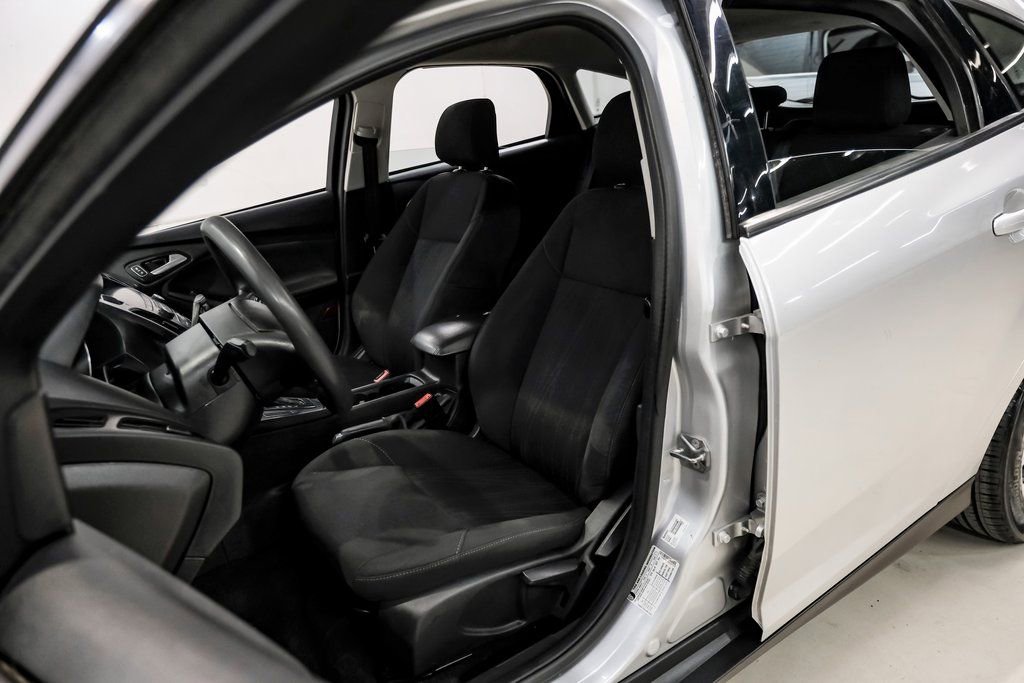 Used 2018 Ford Focus SE FWD image 35