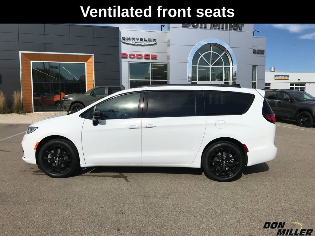 New 2026 Chrysler Pacifica Limited w/ S Appearance Package image 8