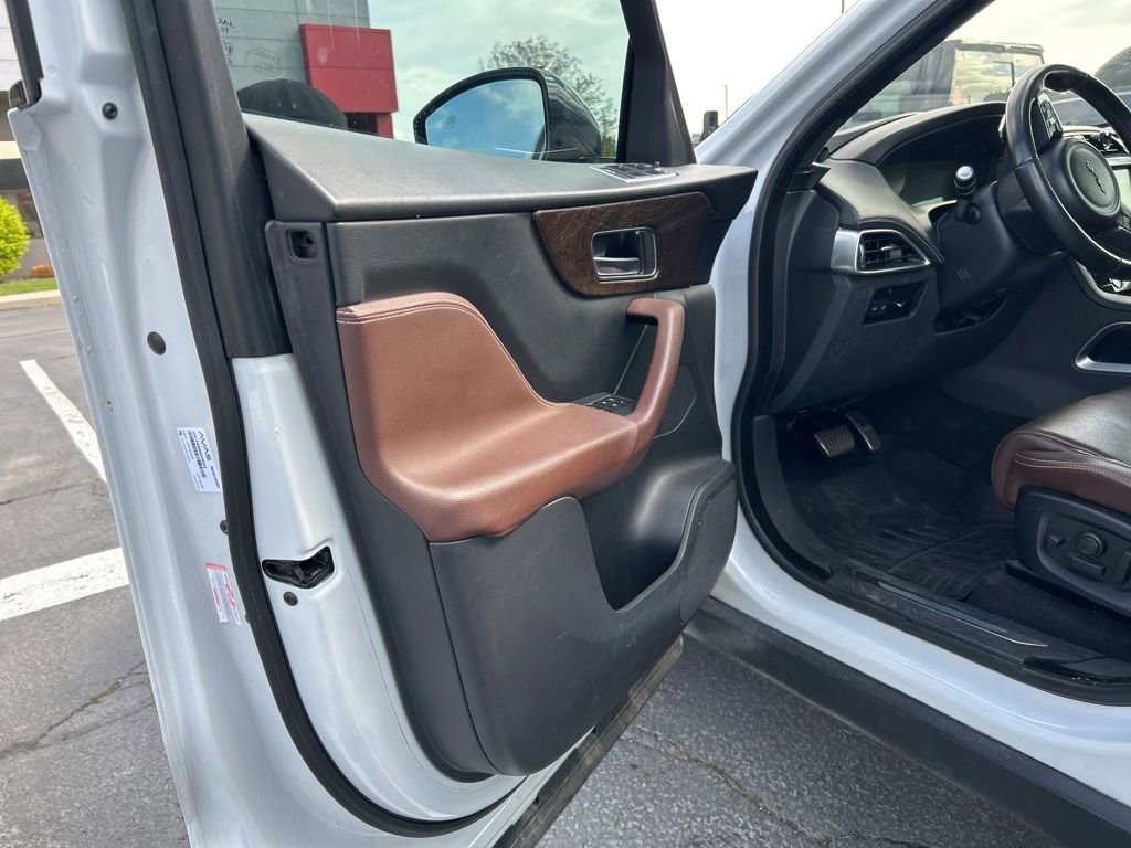 Used 2017 Jaguar F-PACE S AWD/4WD image 8