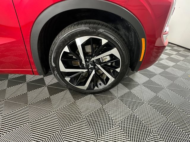 Used 2023 Mitsubishi Outlander SEL AWD/4WD image 2