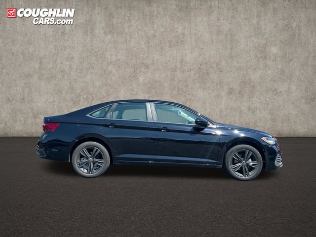 Used 2024 Volkswagen Jetta SE w/ Panoramic Sunroof Package FWD image 4