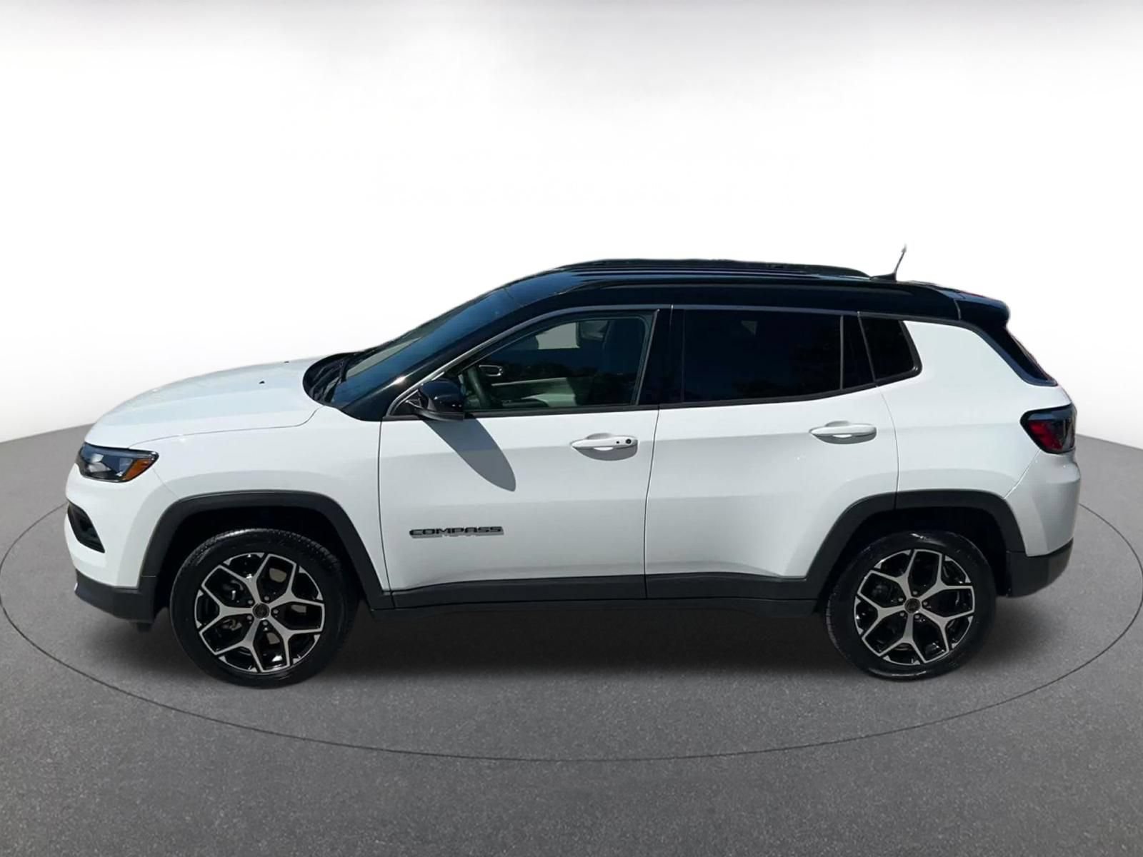 Used 2025 Jeep Compass Limited AWD/4WD image 8