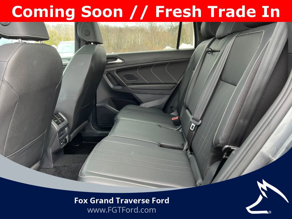 Used 2023 Volkswagen Tiguan SE R-Line AWD/4WD image 4