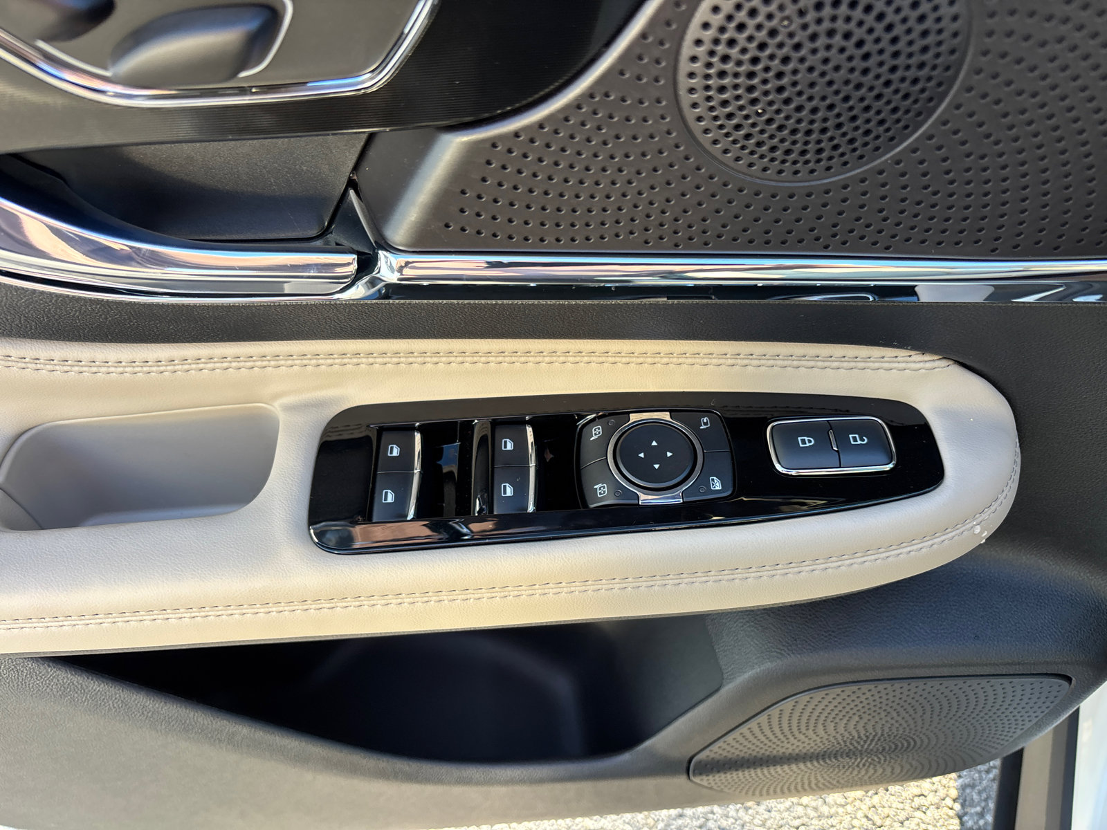 New 2026 Lincoln Corsair Reserve image 13