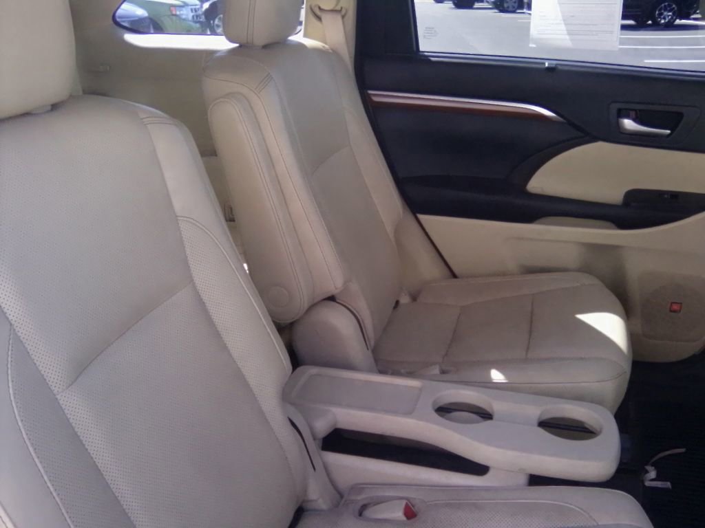 Used 2017 Toyota Highlander Limited Platinum image 13