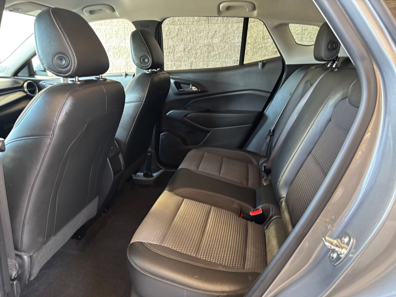Used 2025 Chevrolet Trax LT FWD image 25