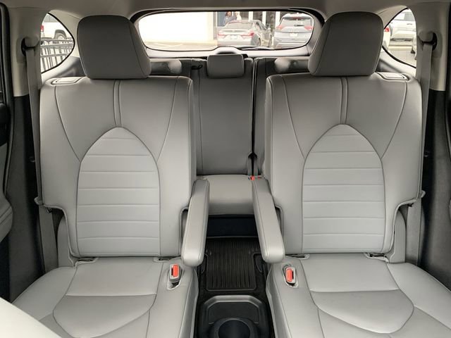 Certified 2024 Toyota Highlander XLE image 32