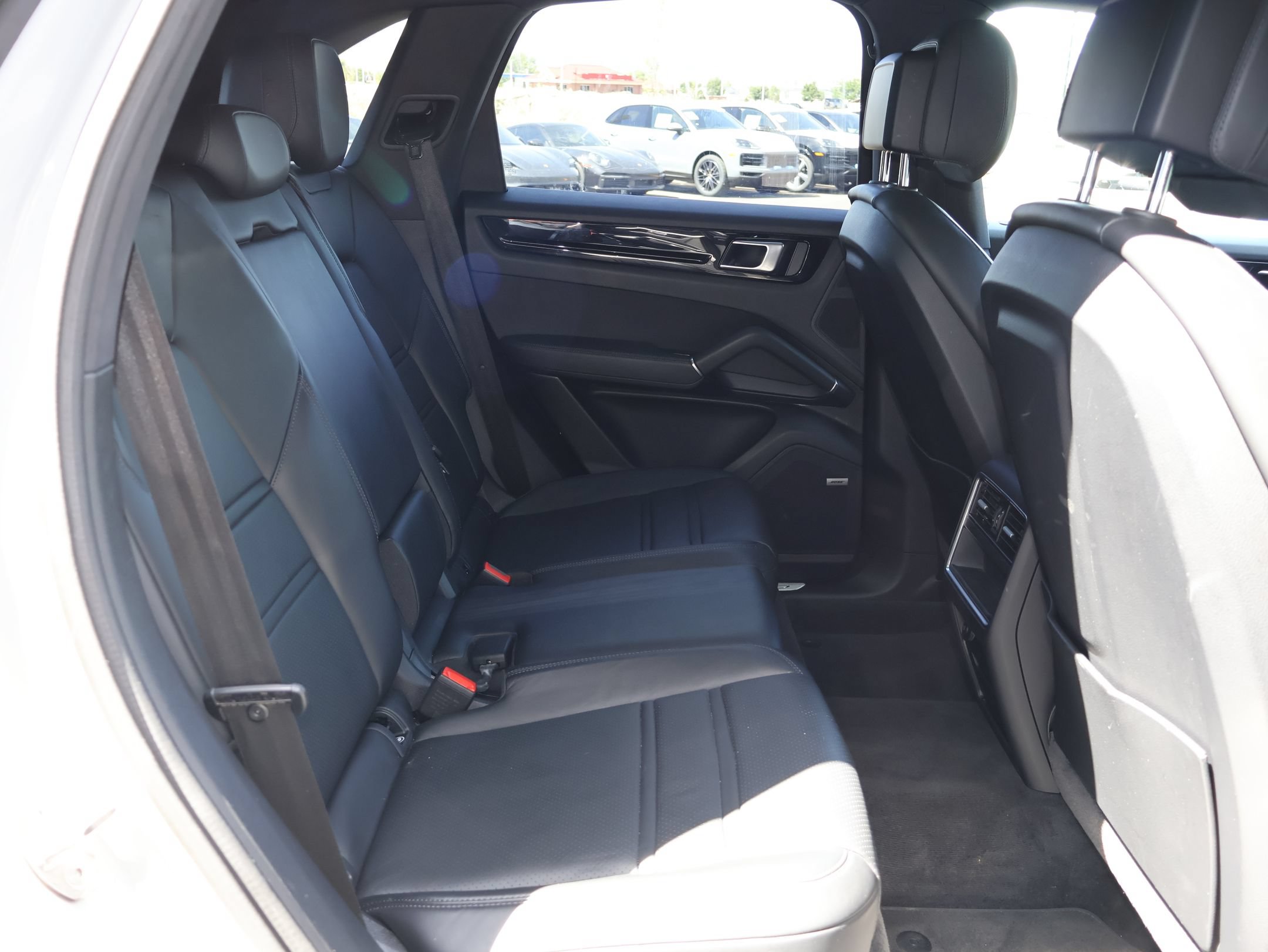 Used 2022 Porsche Cayenne AWD/4WD image 25
