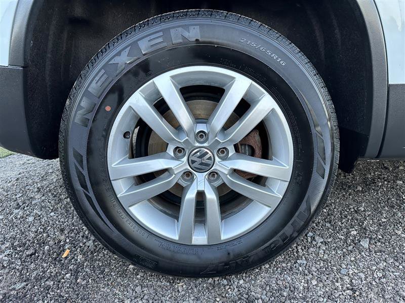 Used 2017 Volkswagen Tiguan S image 11