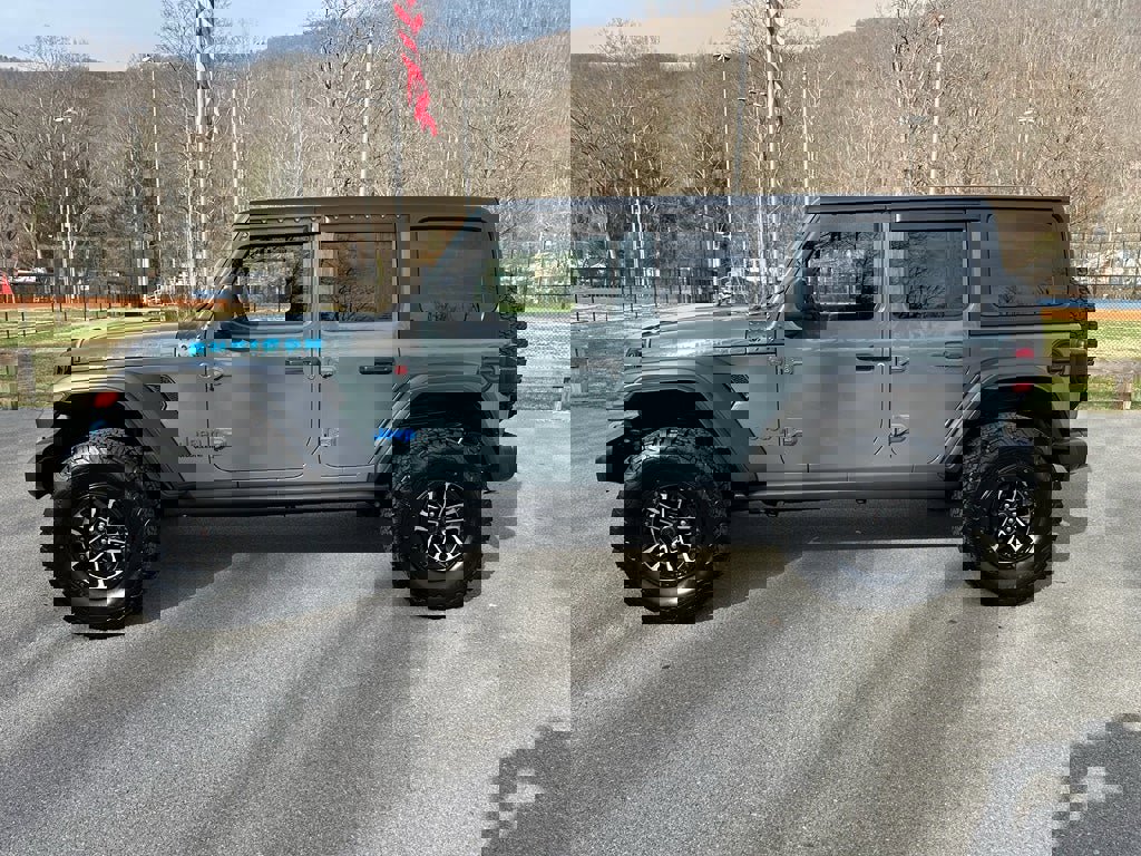 Used 2024 Jeep Wrangler Unlimited Rubicon w/ XTREMEE 35" Tire Package image 7