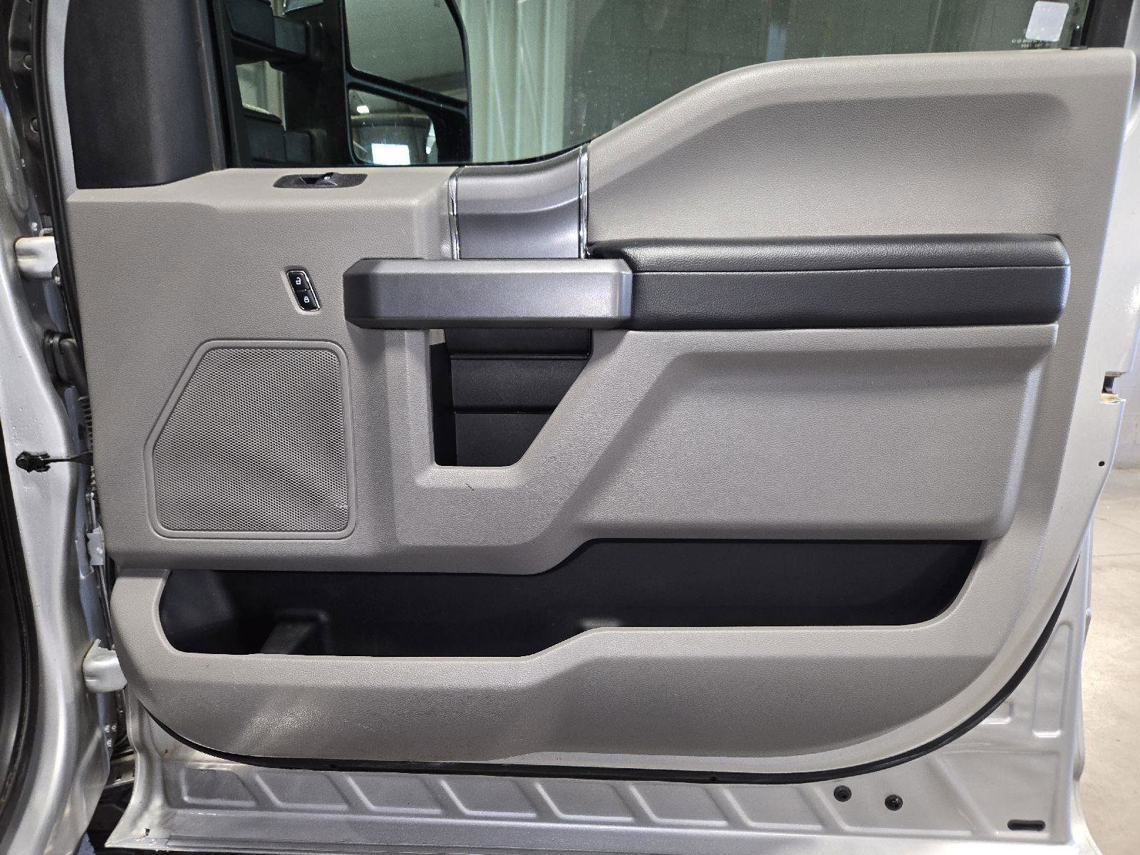 Used 2017 Ford F250 XLT w/ XLT Premium Package image 40