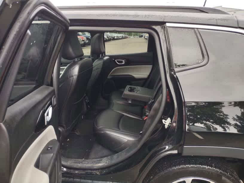 Used 2024 Jeep Compass Limited w/ Sun and Sound Group AWD/4WD image 5
