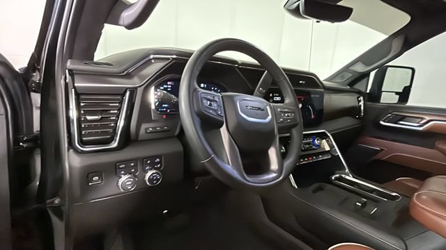 Used 2025 GMC Sierra 3500 Denali Ultimate AWD/4WD image 13