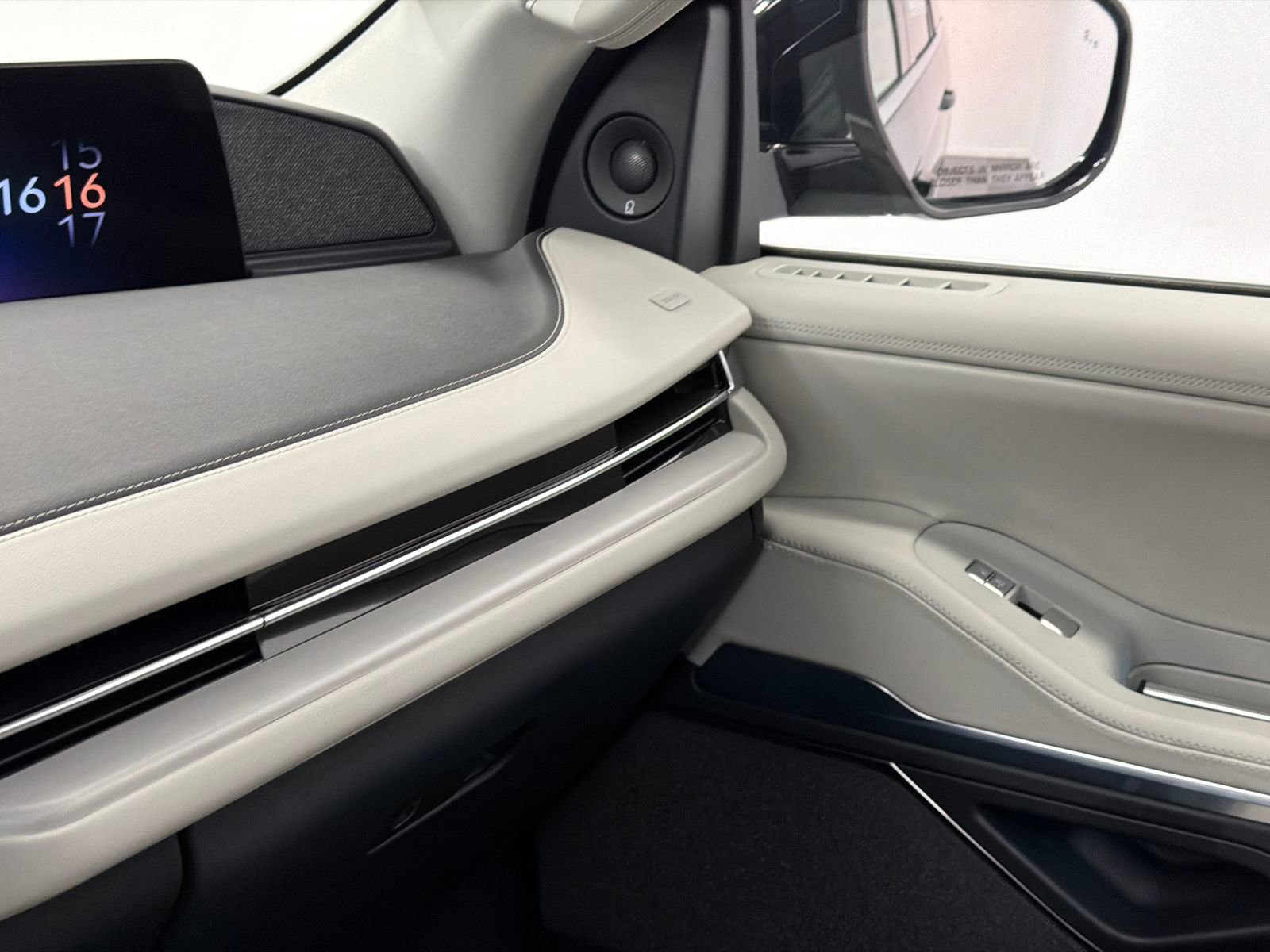 New 2026 Lincoln Navigator Reserve AWD/4WD image 36