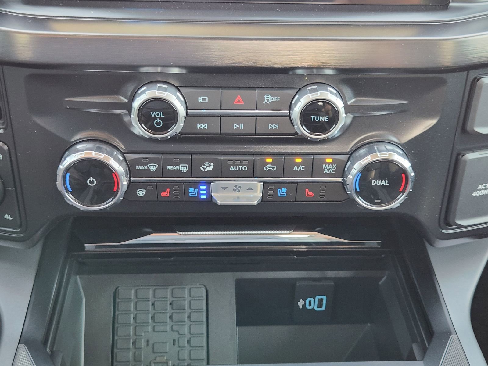 New 2026 Ford F250 Lariat w/ Black Appearance Package image 20