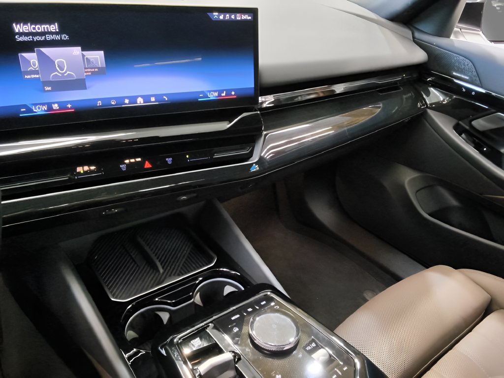 Used 2026 BMW 530i xDrive AWD/4WD image 18