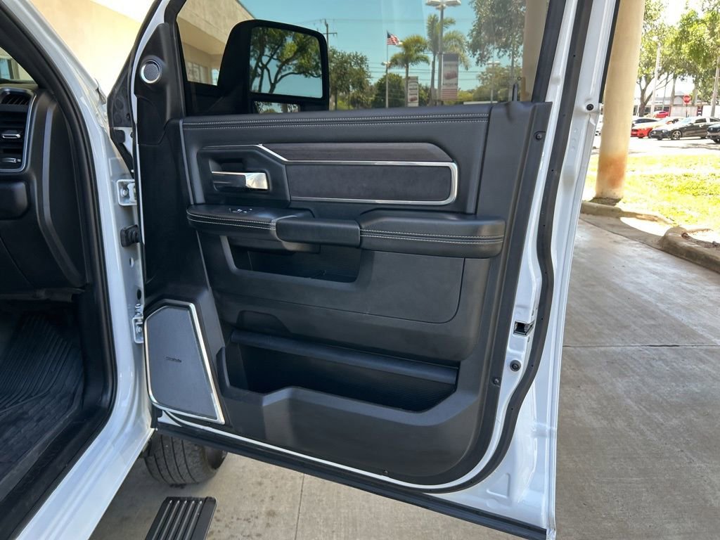 Used 2025 RAM 3500 Laramie AWD/4WD image 32