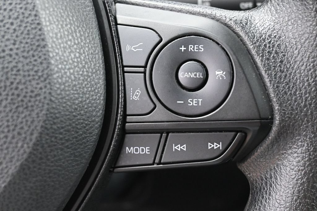 Certified 2020 Toyota RAV4 LE w/ Carpet Mat Package AWD/4WD image 17