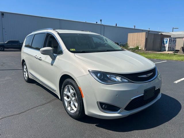Used 2020 Chrysler Pacifica Touring-L Plus w/ Tire & Wheel Group FWD image 3