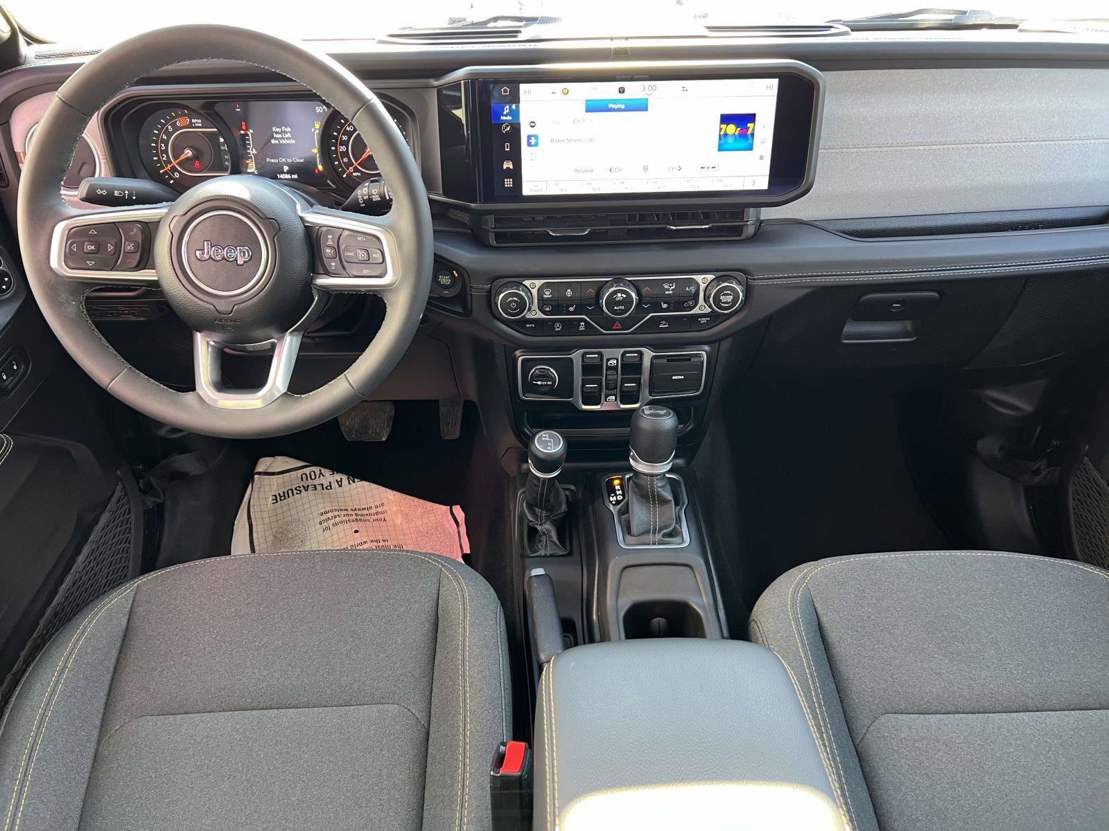 Used 2025 Jeep Wrangler Sahara image 15