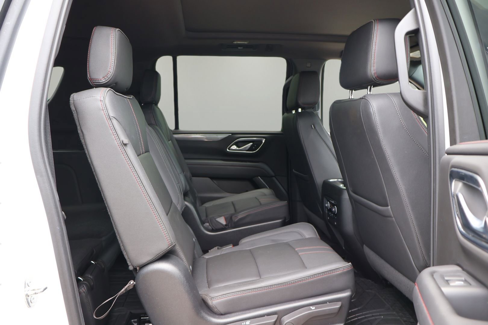 Used 2023 Chevrolet Suburban RST w/ Luxury Package RWD image 20