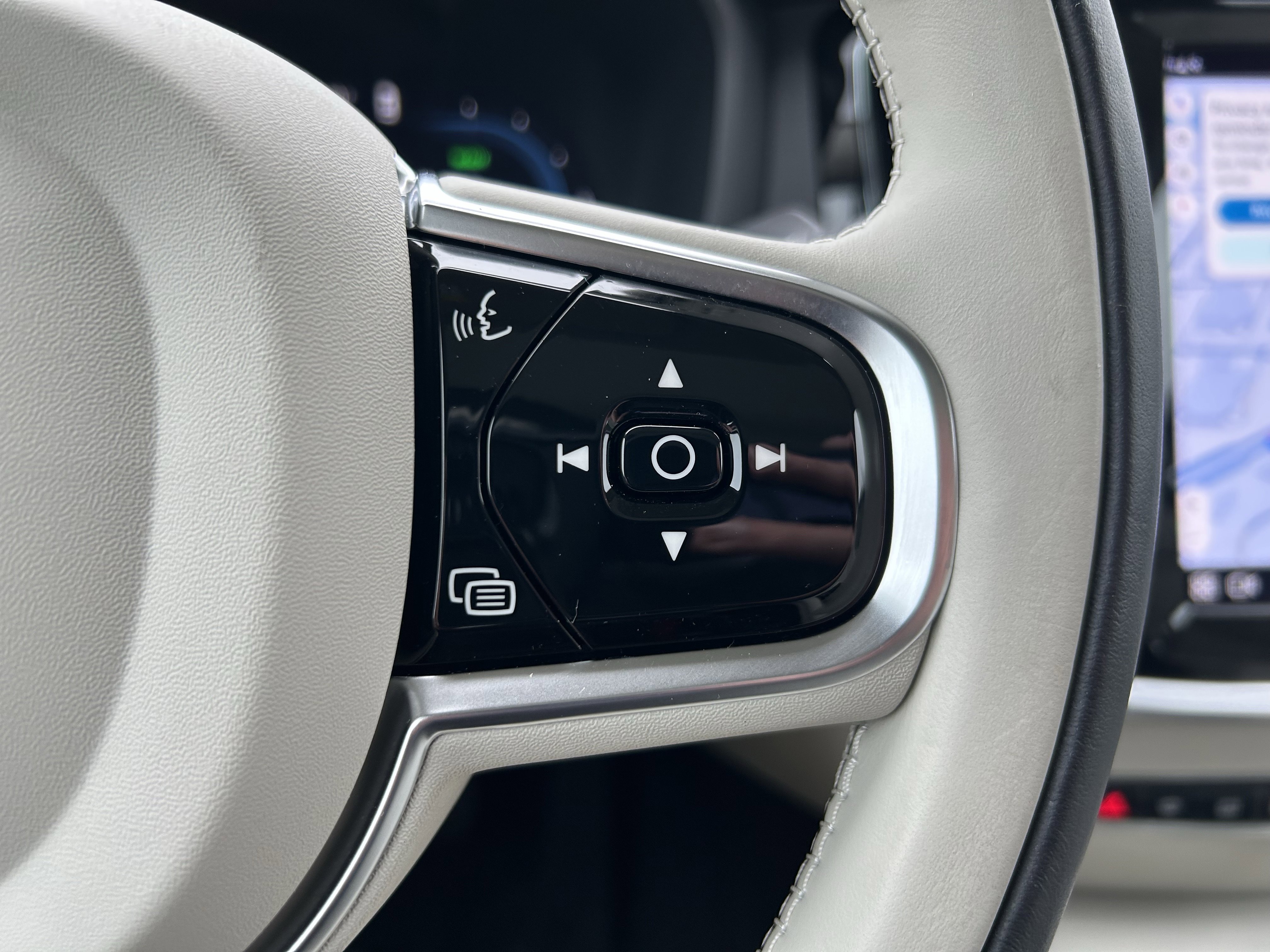 Used 2023 Volvo S60 T8 Plus image 18