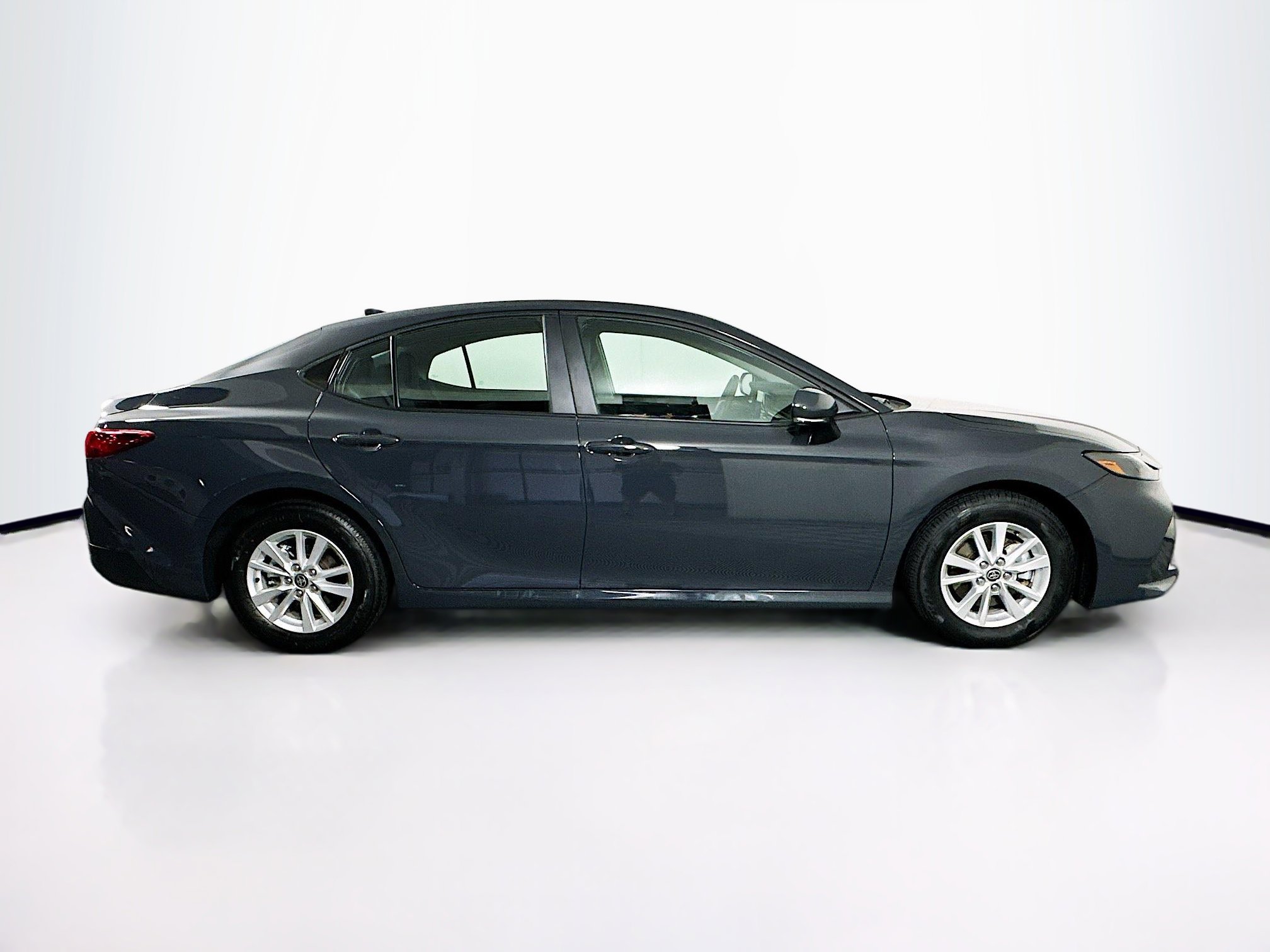 Used 2025 Toyota Camry LE image 10