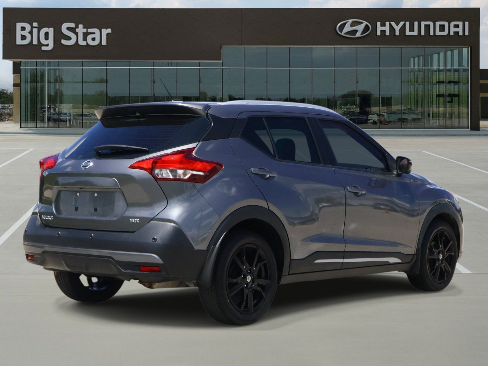 Used 2020 Nissan Kicks SR w/ SR Premium Package FWD image 4