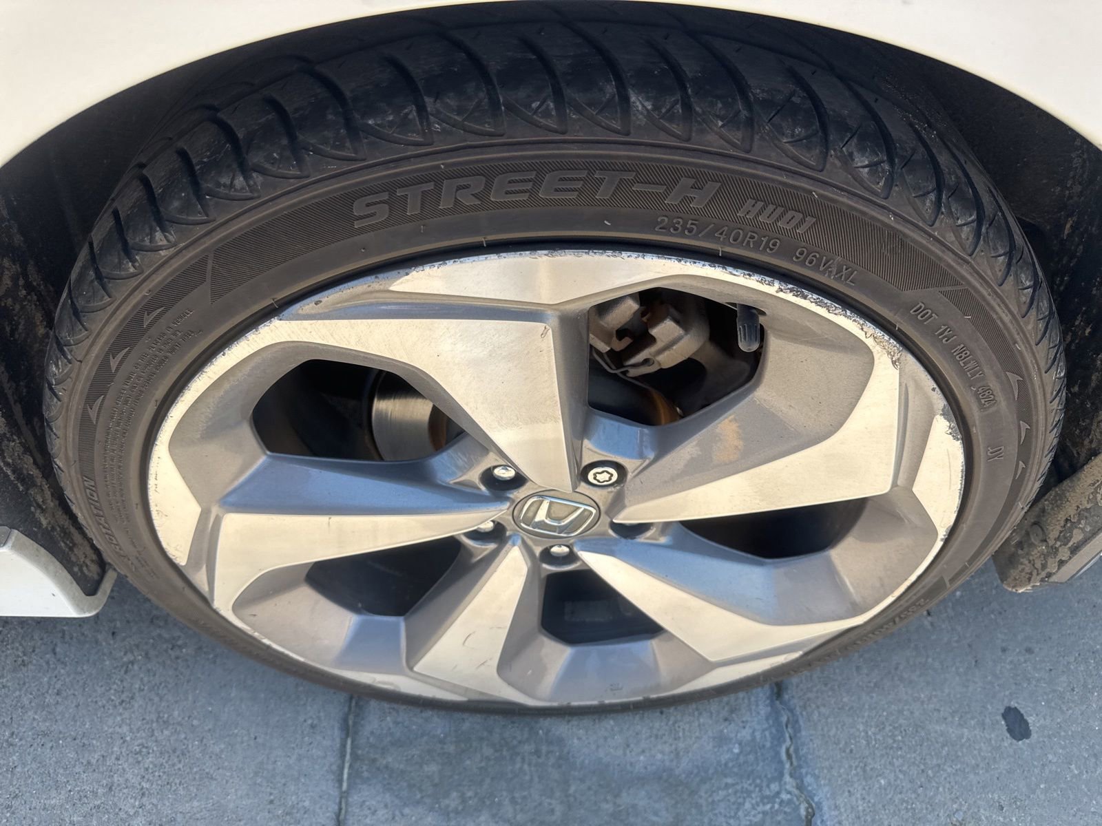 Used 2018 Honda Accord Touring image 12