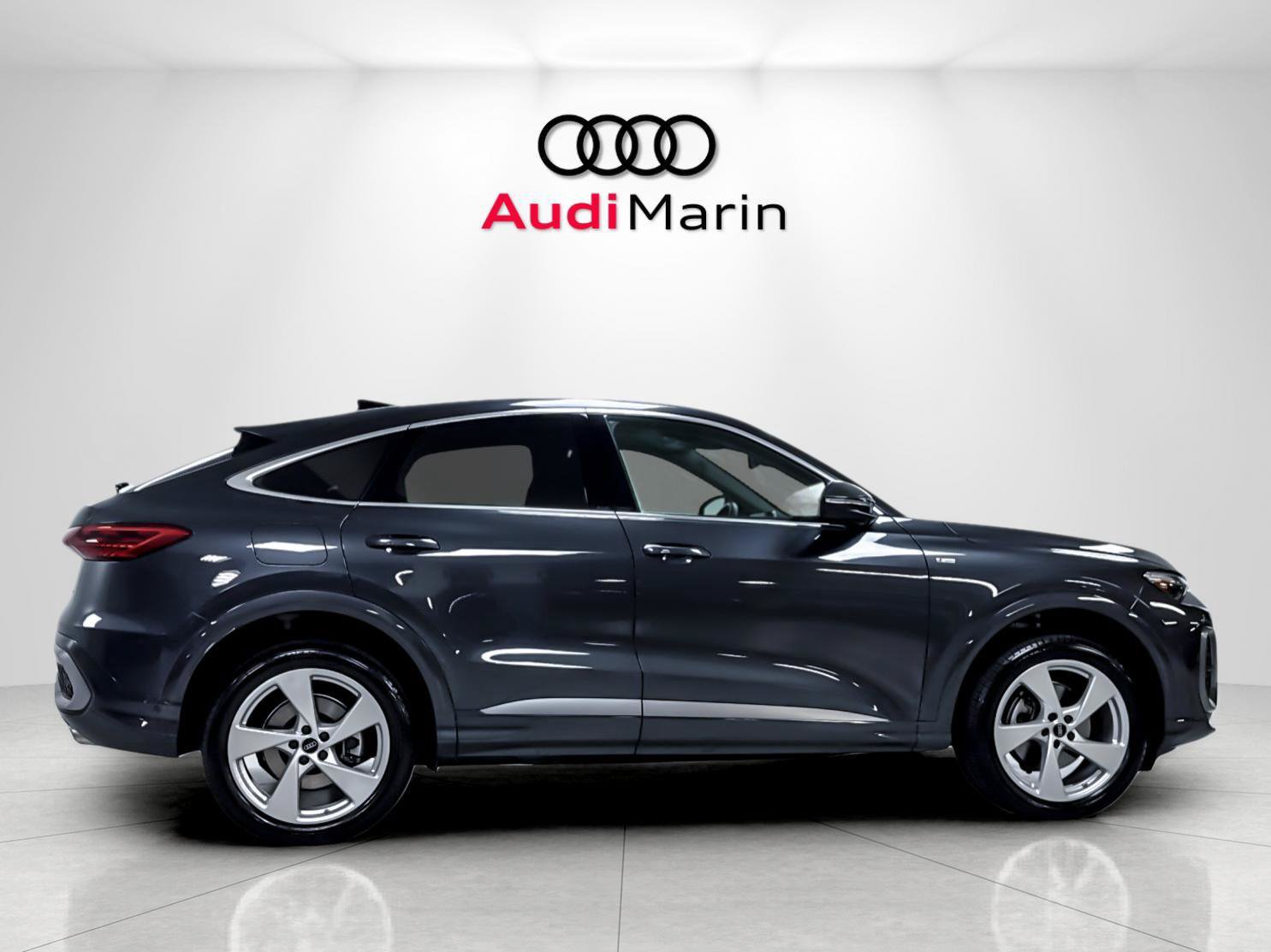 Used 2025 Audi Q5 Premium Plus w/ Premium Plus AWD/4WD image 6