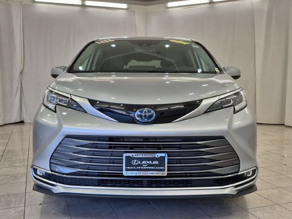Used 2021 Toyota Sienna Limited AWD/4WD image 3