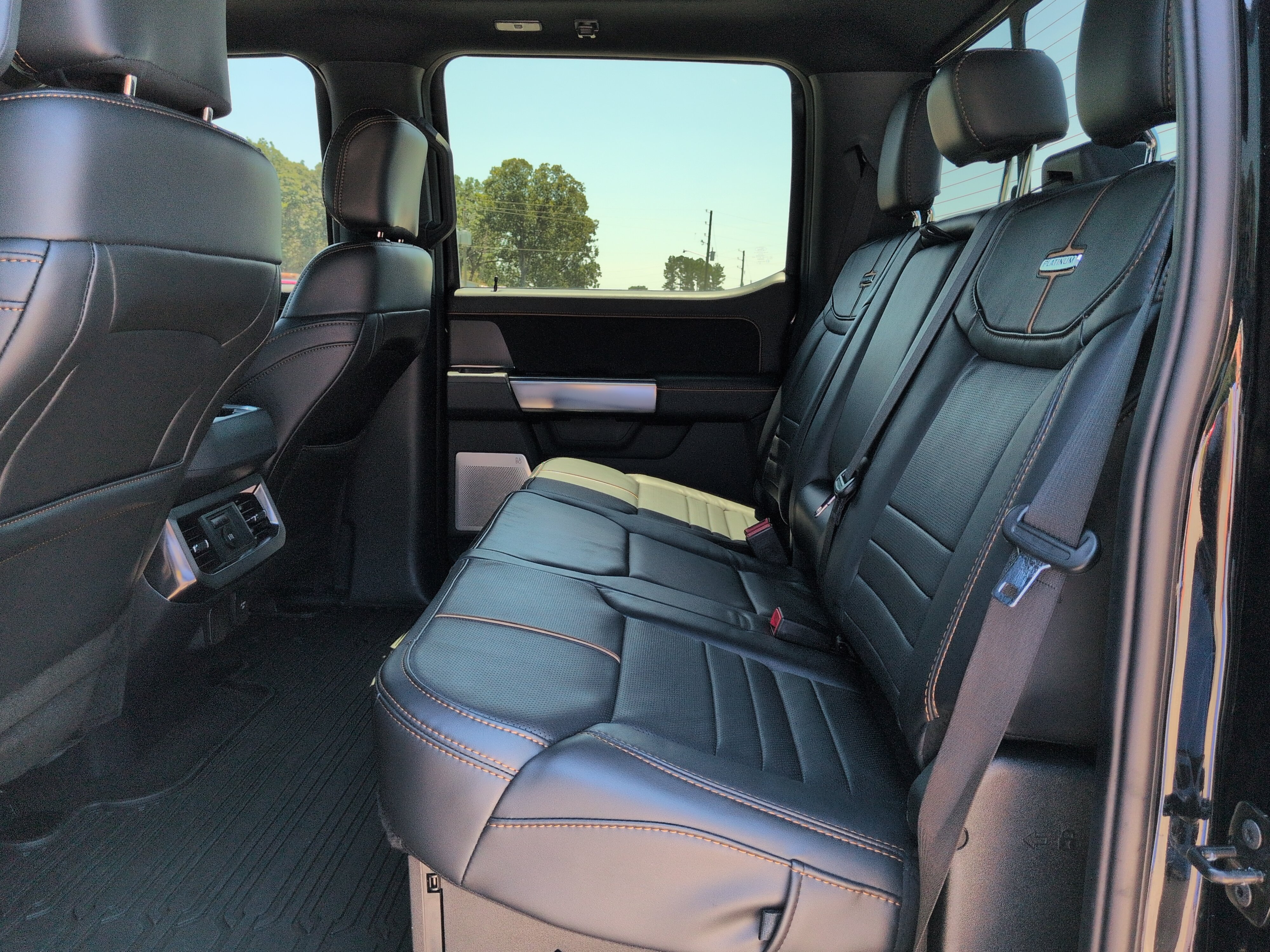 Used 2024 Ford F450 Platinum w/ FX4 Off-Road Package AWD/4WD image 12