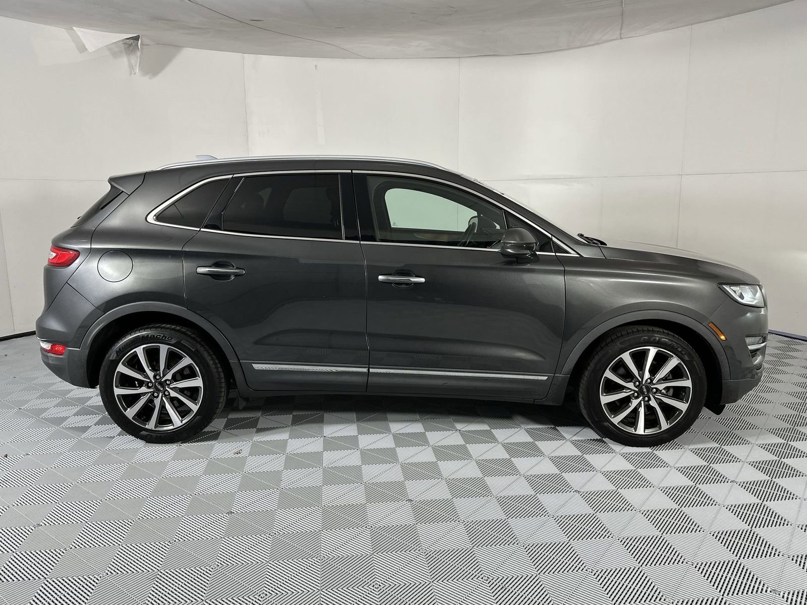 Used 2019 Lincoln MKC Reserve FWD image 9