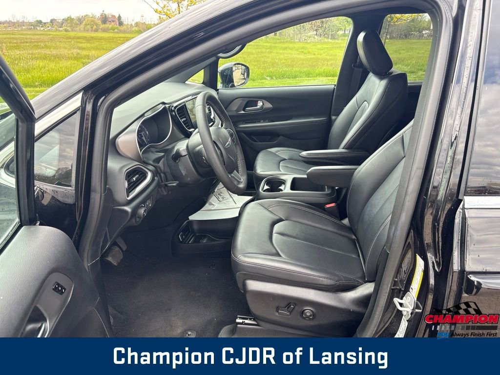 Used 2025 Chrysler Pacifica Select FWD image 21