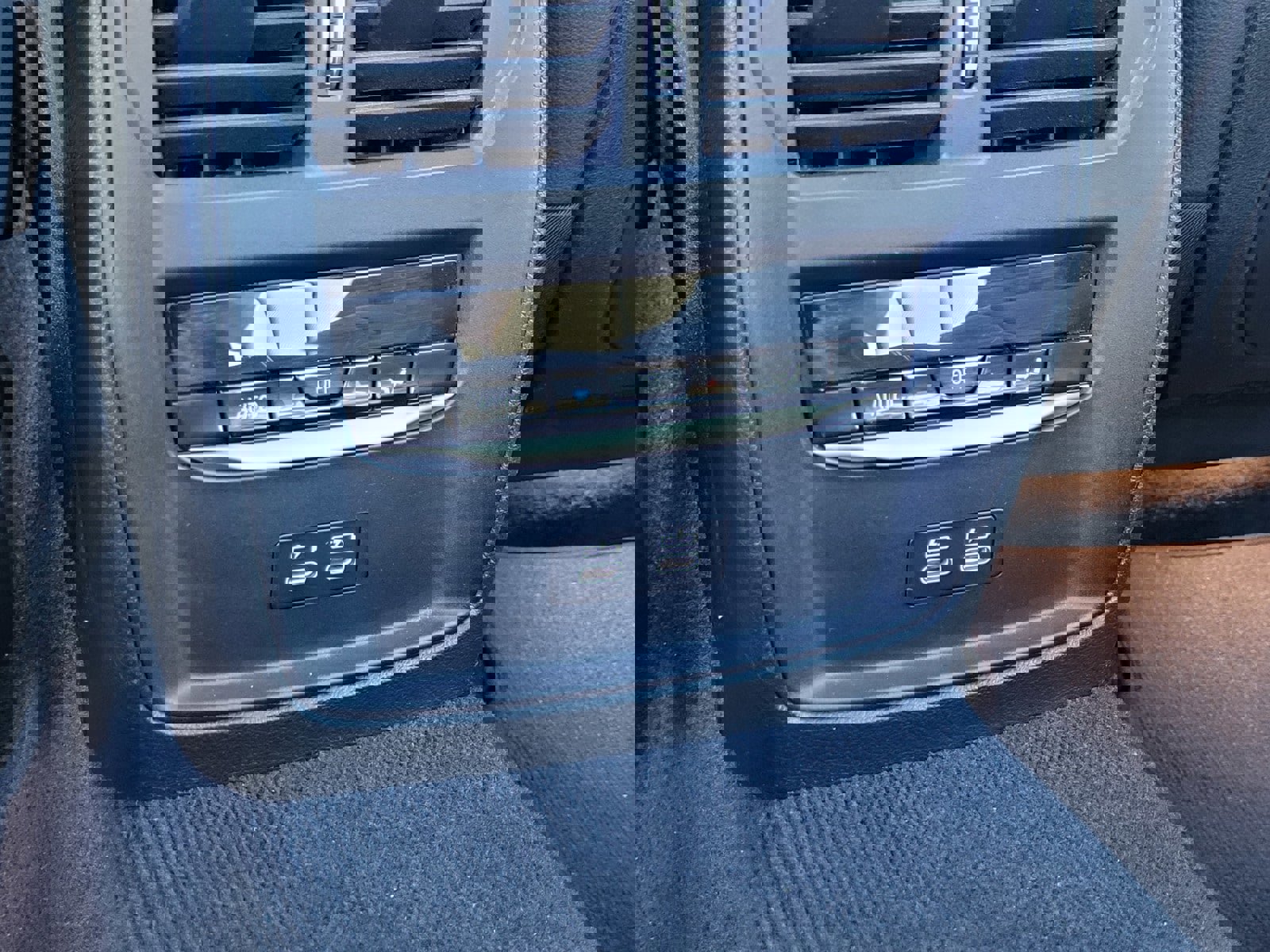 Used 2022 BMW 330e xDrive w/ Premium Package image 11