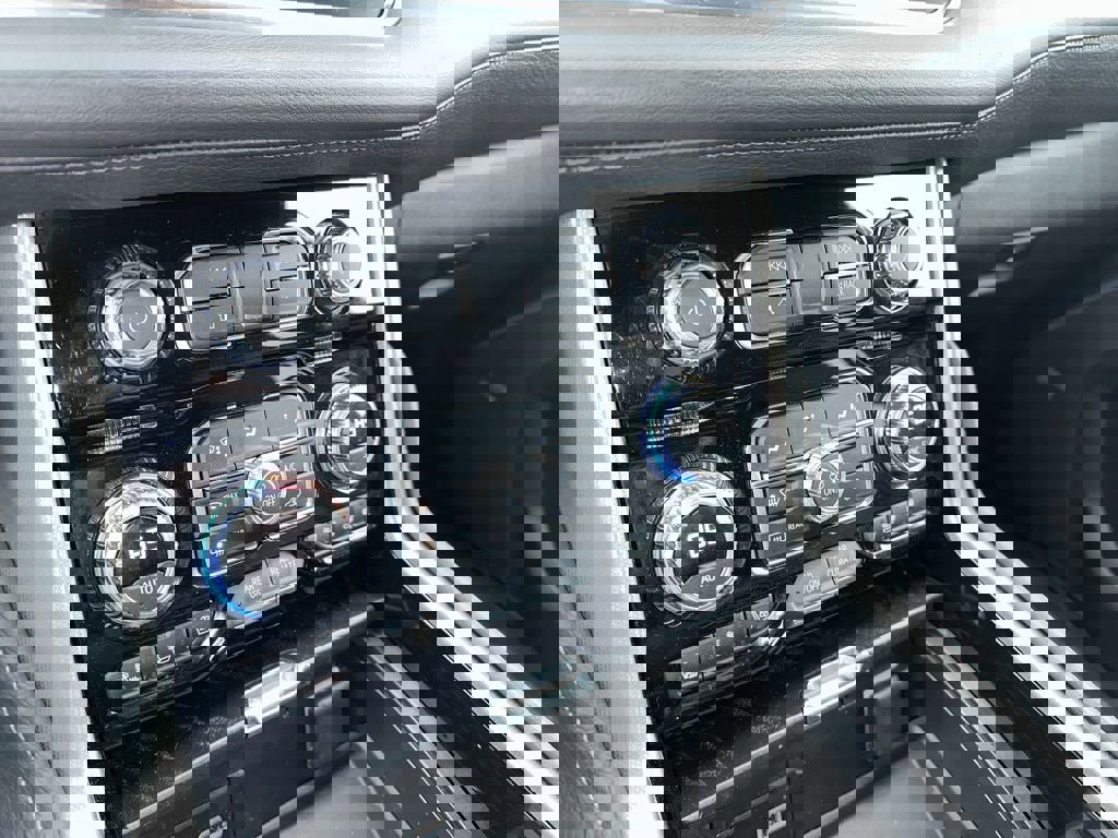 Used 2022 GMC Yukon XL Denali image 29