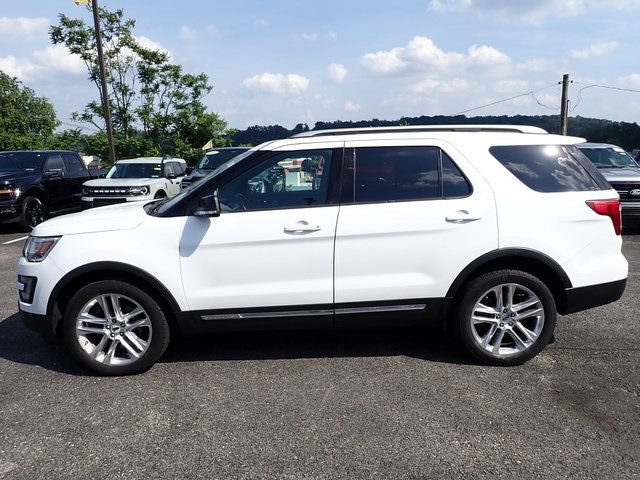 Used 2017 Ford Explorer XLT w/ Equipment Group 202A AWD/4WD image 2