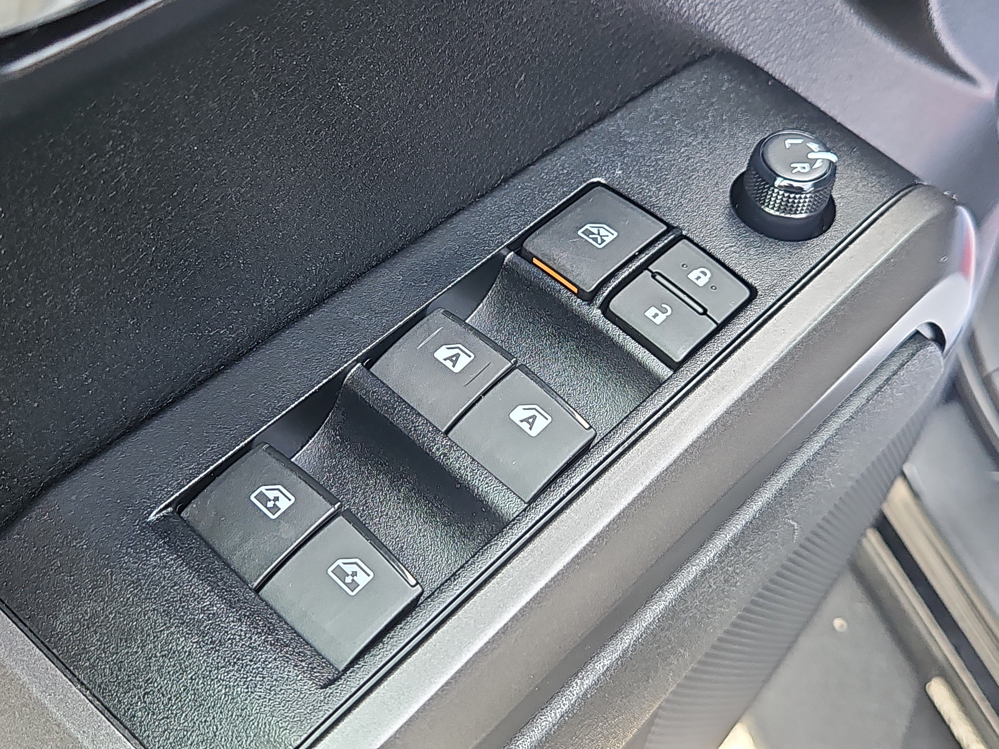 Used 2022 Toyota Tacoma TRD Off-Road AWD/4WD image 15