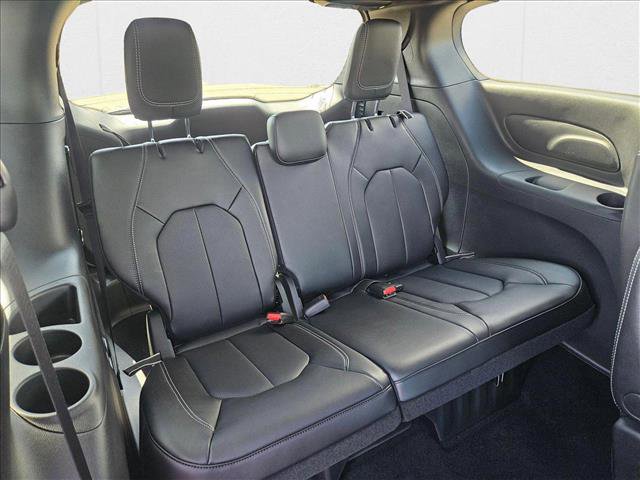 New 2025 Chrysler Voyager LX image 15