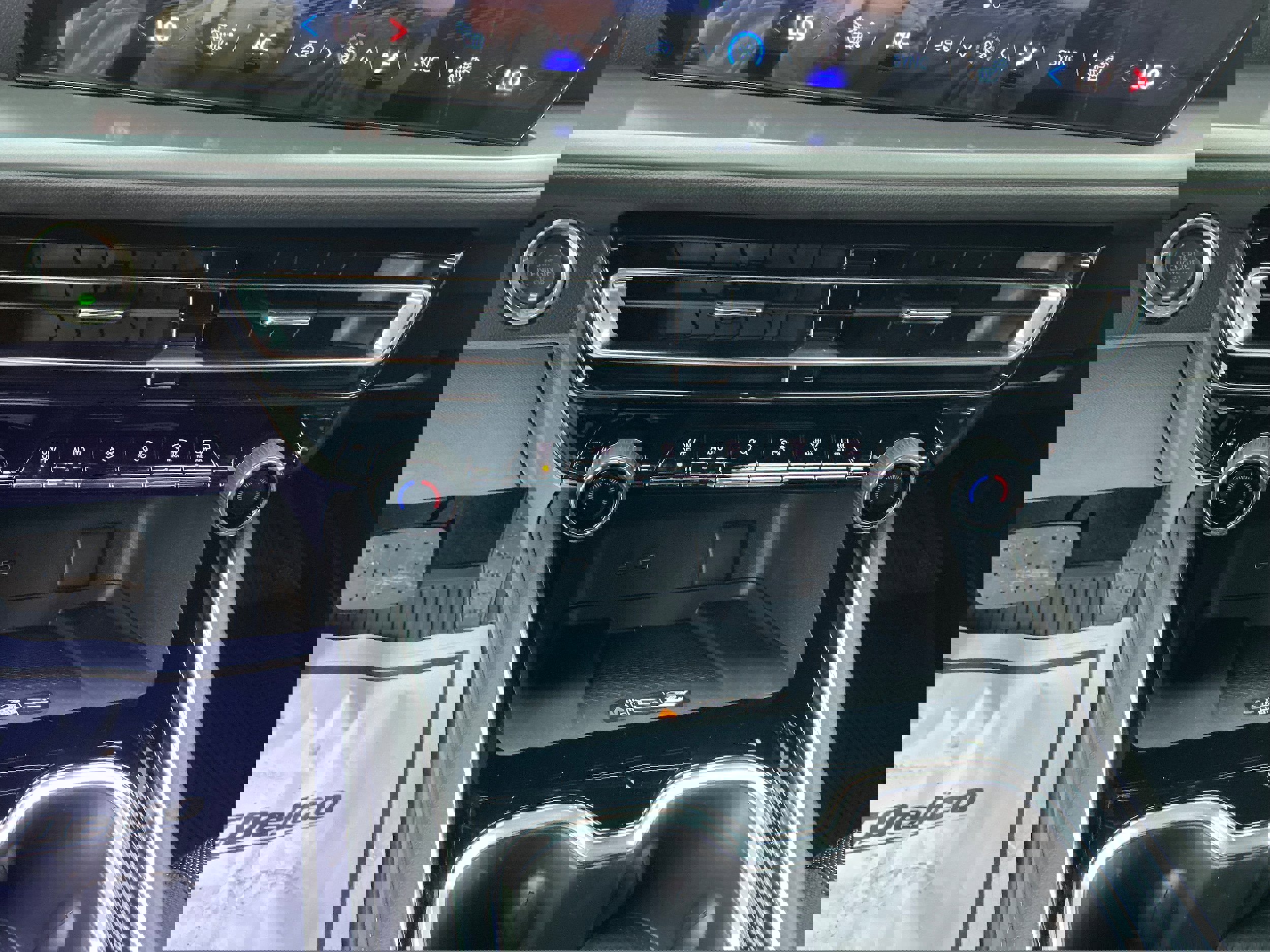 New 2026 Chevrolet Traverse LT w/ Driver Confidence Package image 10