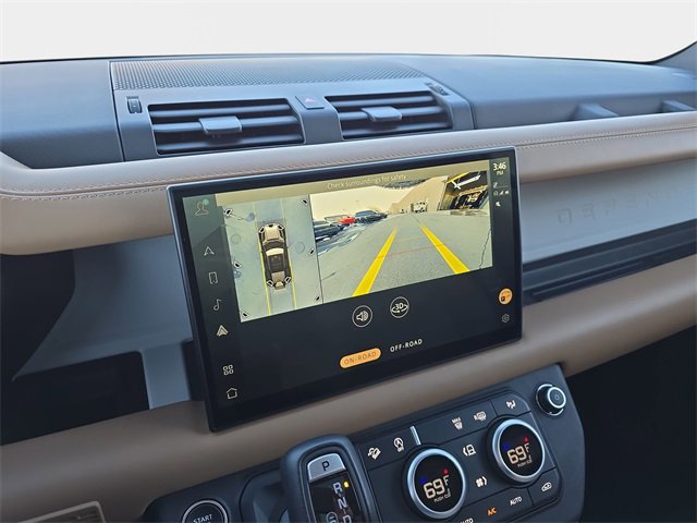 Used 2025 Land Rover Defender 110 S image 25